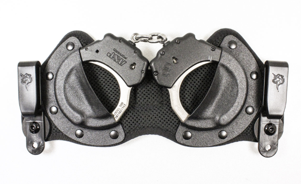 duty belt essential: handcuff case by DeSantis